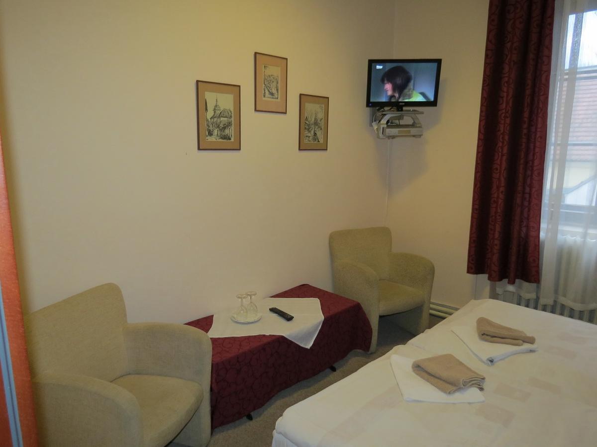 Hotel Cesky Dvur Beroun  Exterior photo