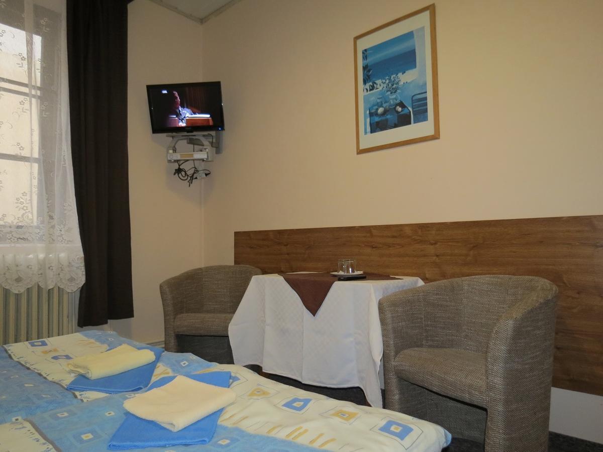 Hotel Cesky Dvur Beroun  Exterior photo